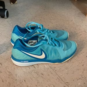 Nike dual fusion size 7